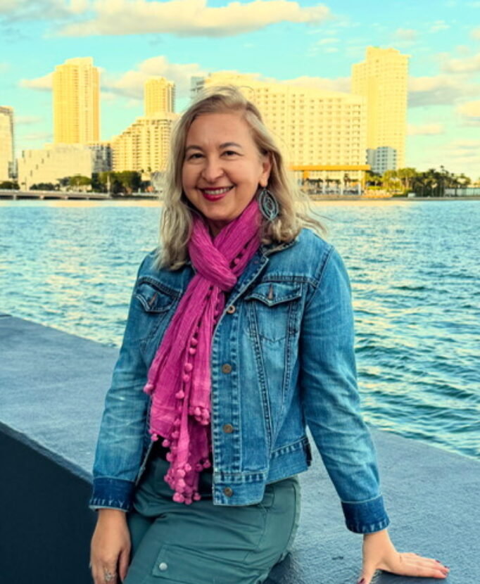 Firoozeh Dumas Profile Photo